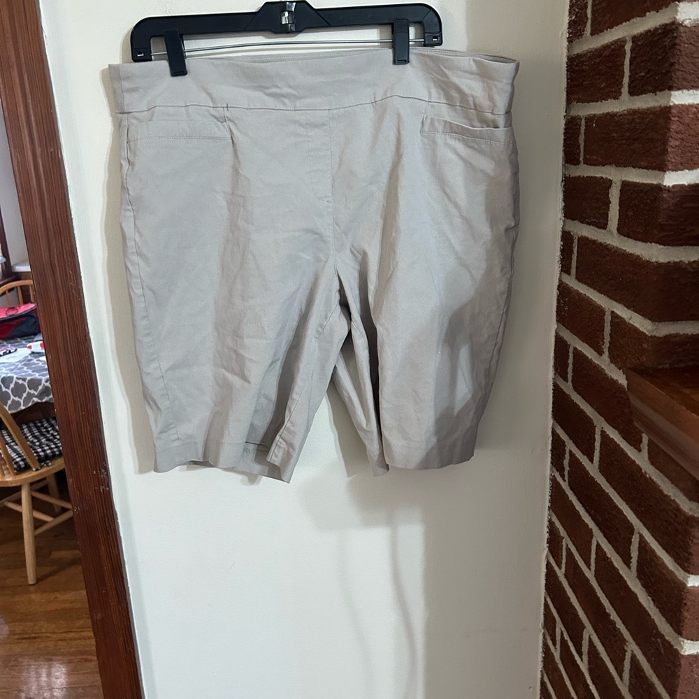 Croft & Barrow women’s size 20 stone color Bermuda shorts